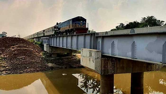বিএসএফের বাঁধায় ব্রাহ্মণবাড়িয়া কসবায় রেলের কাজ বন্ধ
