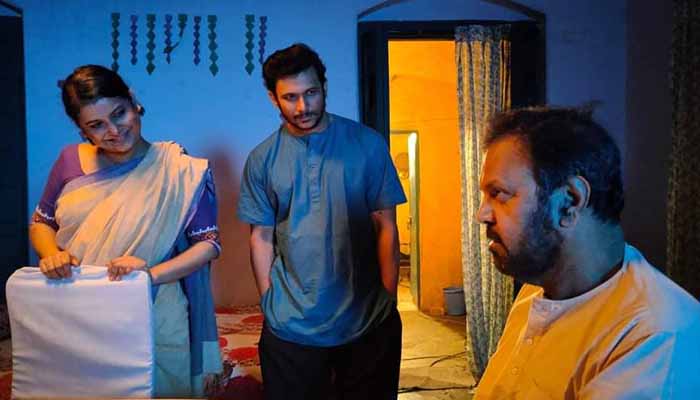 মুক্তিযুদ্ধের টেলিফিল্ম শ্বাপদ, ৩দিন শুটিং হলো ট্রেনে