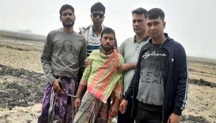রাণীনগরে ৭ মামলার আসামি ফরহাদ গ্রেপ্তার