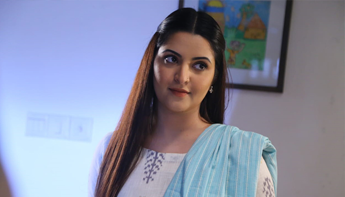 দেড় কোটি মানুষ অনুসরণ করছেন পরীকে