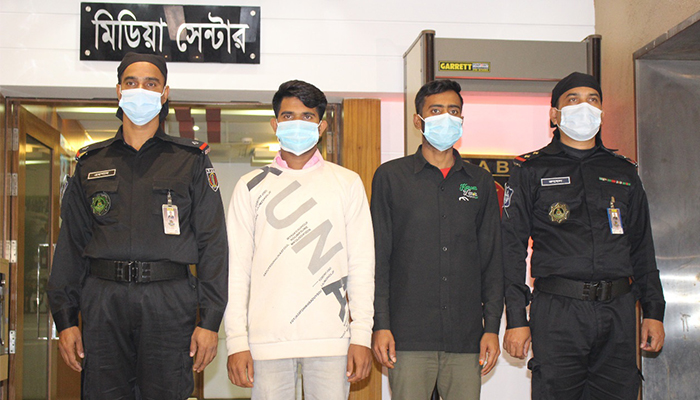 দুই বাসের চাপায় কিশোরের মৃত্যু: দুই চালকই মাদকাসক্ত