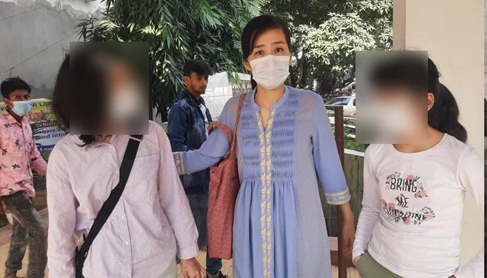 জাপানি মায়ের সঙ্গে আরও ২ সপ্তাহ থাকবে দুই শিশু