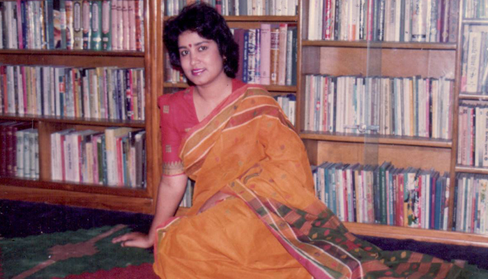 লুঙ্গিকে ‘অশ্লীল পোশাক’ বললেন তসলিমা