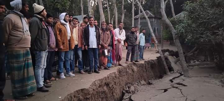 নগরকান্দায় কুমার নদ খননের নামে বালু বাণিজ্য