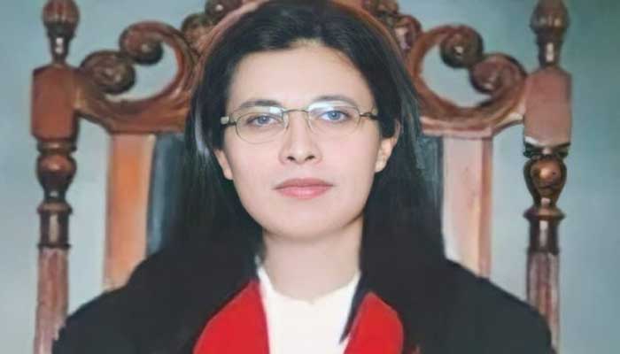 পাকিস্তানে সুপ্রিম কোর্টে প্রথম নারী বিচারক