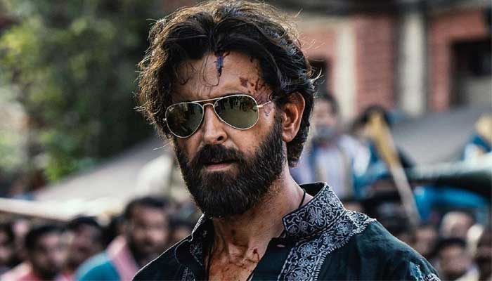 জন্মদিনে ভক্তদের কী উপহার দিলেন বলিউডের গ্রিক গড