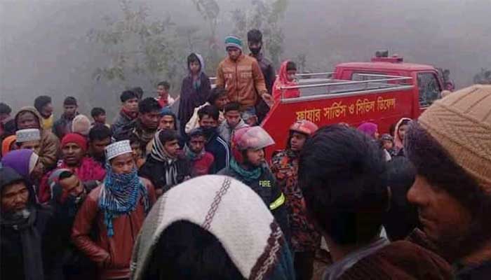 ট্রেনে কাটা পড়ে উত্তরা ইপিজেডের ৩ শ্রমিক নিহত