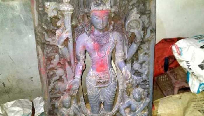 পুলিশ সদস্যের বাড়ি থেকে কষ্টিমূর্তি উদ্ধার, গ্রেপ্তার ২