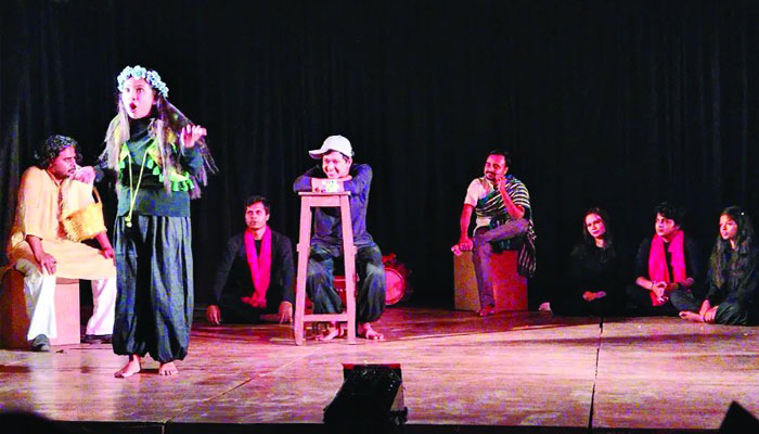 শিল্পকলার মঞ্চে কোথায় জলে মরাল চলে