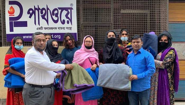 তৃতীয় লিঙ্গদের শীতবস্ত্র বিতরণ করলো পাথওয়ে