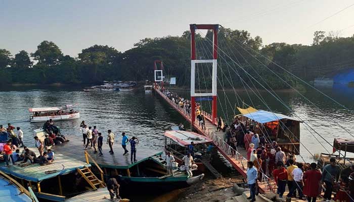 রাঙ্গামাটিতে সংক্রমণ বাড়লেও পর্যটনকেন্দ্রে উপেক্ষিত স্বাস্থ্যবিধি