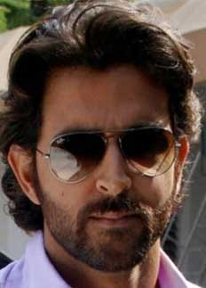 জন্মদিনে ভক্তদের কী উপহার দিলেন বলিউডের গ্রিক গড