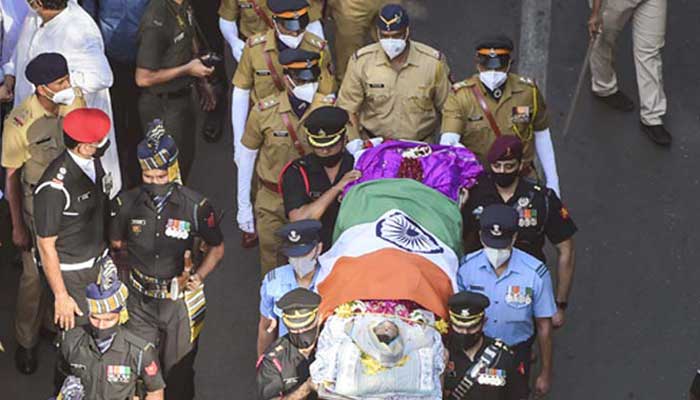 শেষযাত্রায় মুম্বাইয়ের শিবাজী পার্কে লতা মঙ্গেশকর