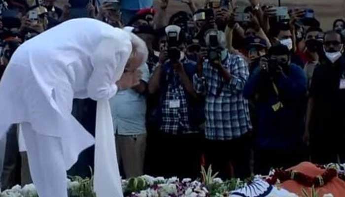 রাষ্ট্রীয় মর্যাদায় চিরবিদায় সুরসম্রাজ্ঞী লতার, শেষ শ্রদ্ধা মোদির