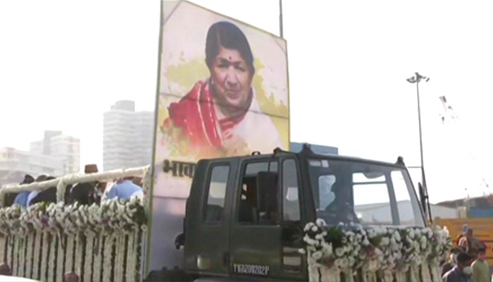 শেষযাত্রায় মুম্বাইয়ের শিবাজী পার্কে লতা মঙ্গেশকর