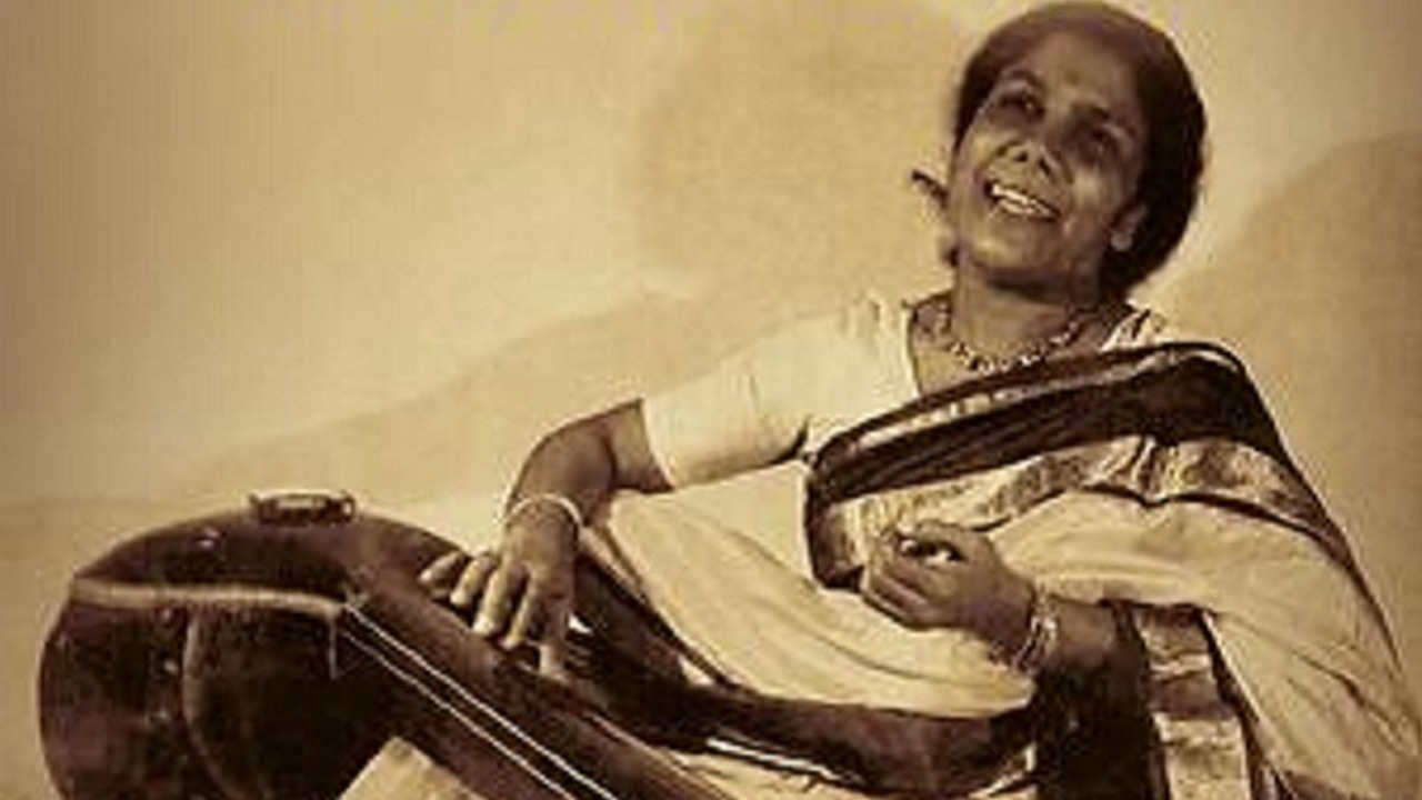 পথ চলা শেষ হলো সন্ধ্যার, সুরের আকাশে অস্তরাগ
