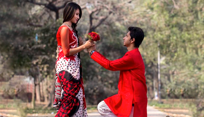 প্রপোজ ডে : ‘আই লাভ ইউ’ নয়, প্রেম নিবেদন করুন ভিন্নভাবে