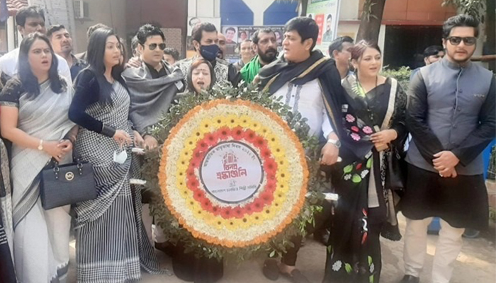 ভাষা শহীদদের প্রতি শিল্পী সমিতির শ্রদ্ধা নিবেদন