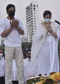 লতা মঙ্গেশকরের প্রতি শাহরুখের শেষ শ্রদ্ধা, চলছে তুমুল বিতর্ক!