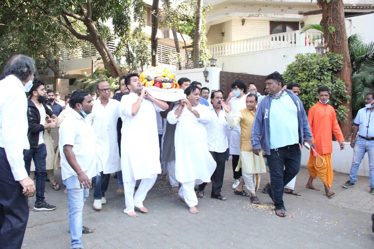 সেই কালো চশমাতেই শেষযাত্রা বাপ্পী লাহিড়ীর