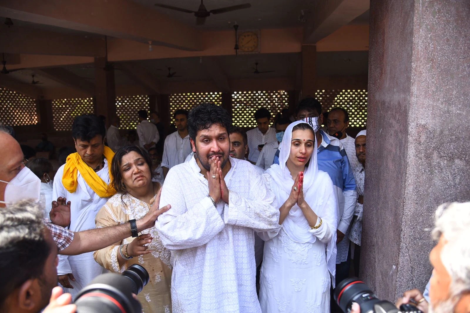সেই কালো চশমাতেই শেষযাত্রা বাপ্পী লাহিড়ীর