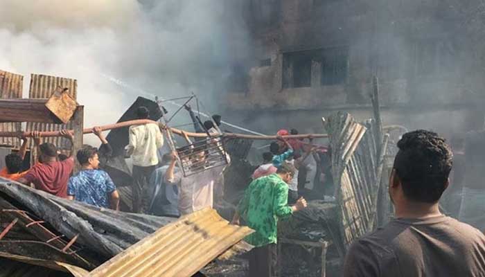 ব্রাহ্মণবাড়িয়ায় সিলিন্ডার বিস্ফোরণে মার্কেটে আগুন, শিশুর মৃত্যু