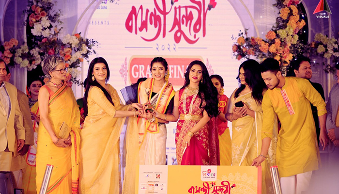 বিশ্বরঙ বাসন্তী সুন্দরী হলেন নীলাঞ্জনা