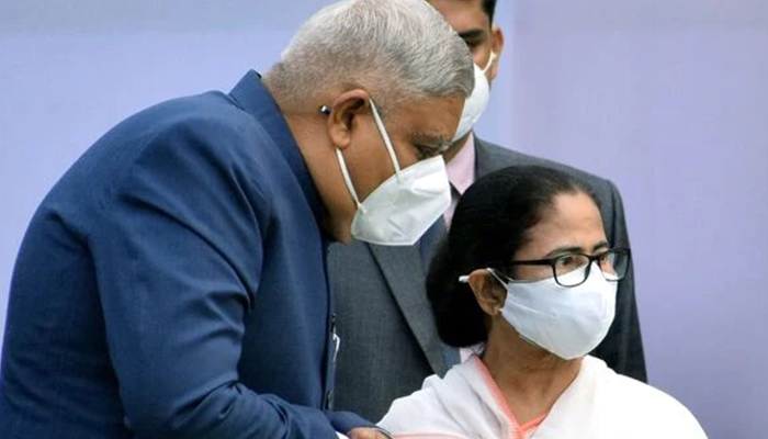 রেগে রাজ্যপালকে টুইটারে ব্লক করলেন মমতা