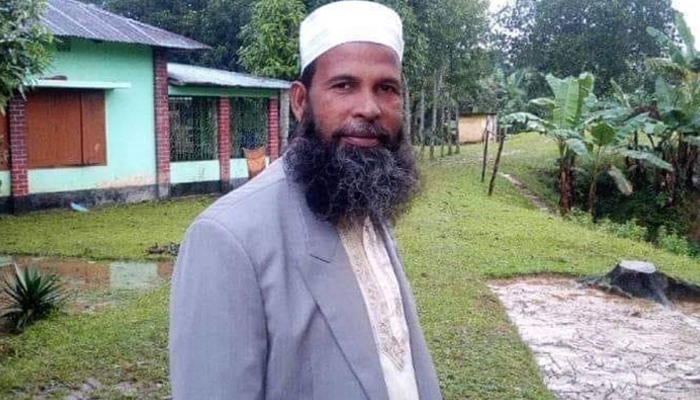 নাতি-নাতনির সঙ্গে আলিম পাস করলেন নানা
