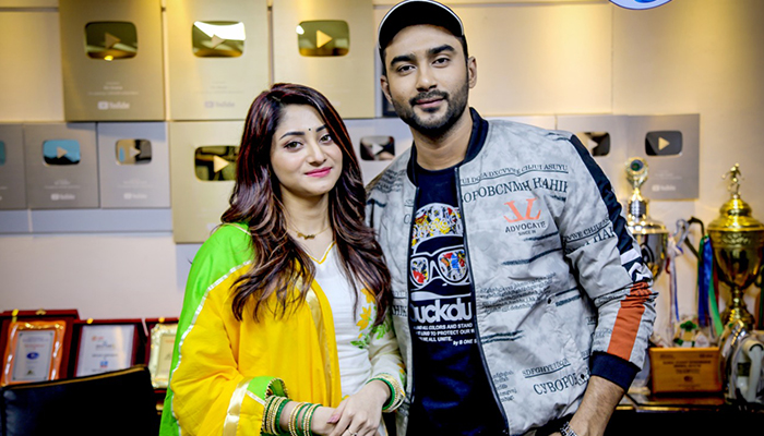 নতুন সিনেমায় রোশান-পূজা