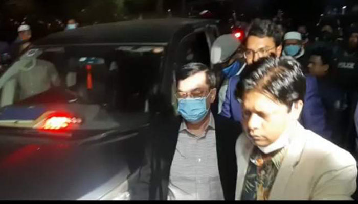 শিক্ষামন্ত্রীর সঙ্গে বৈঠকে বসতে বাসভবনের বাইরে শাবি উপাচার্য