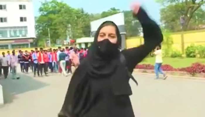 হিজাব বিতর্ক: কর্নাটকের সীমানা পেরিয়ে এখন মধ্যপ্রদেশেও