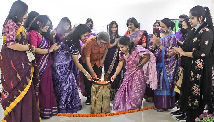আন্তর্জাতিক নারী দিবসে বিশ্বসাহিত্য কেন্দ্রে জলকন্যার প্রদর্শনী