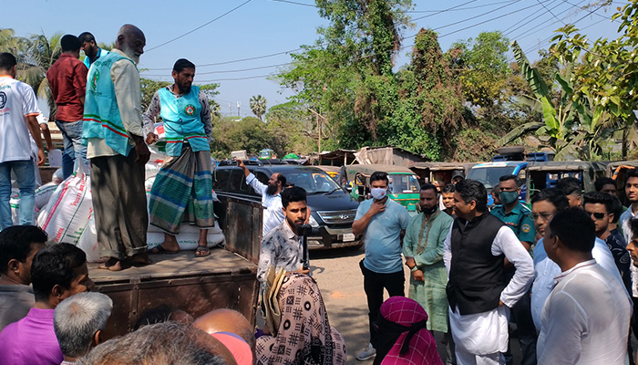 ভর্তুকি মূল্যে বরিশালে টিসিবি’র পণ্য বিক্রি শুরু
