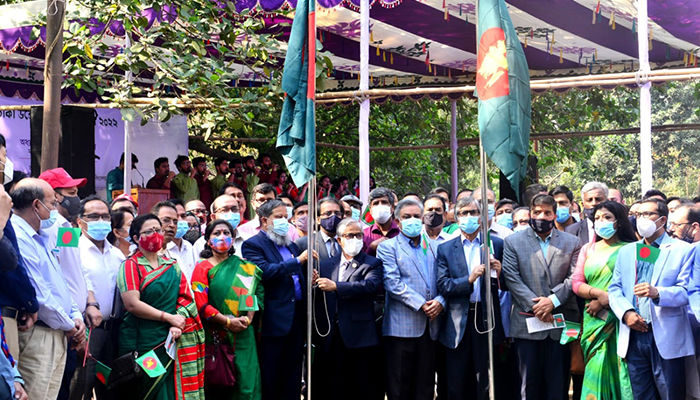 আমাদের ইতিহাসের প্রতিটি পাতায় বঙ্গবন্ধু জাজ্বল্যমান: ঢাবি উপাচার্য