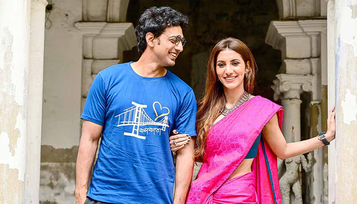 দেবকে সবার সামনে সরাসরি না বললেন রুক্মিণী!