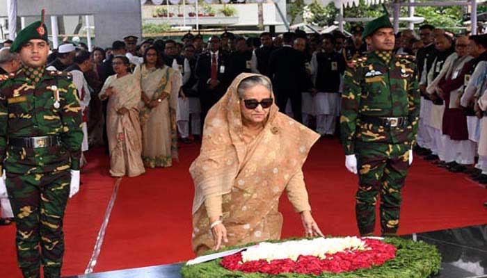 জন্মদিনে বঙ্গবন্ধুর প্রতিকৃতিতে শ্রদ্ধা প্রধানমন্ত্রীর