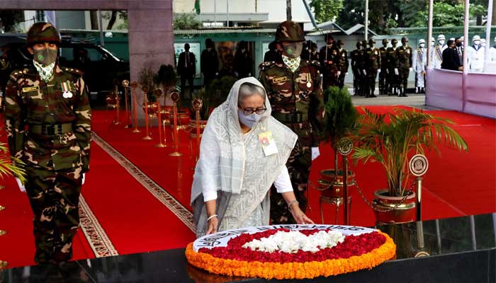জন্মদিনে বঙ্গবন্ধুর প্রতিকৃতিতে শ্রদ্ধা প্রধানমন্ত্রীর