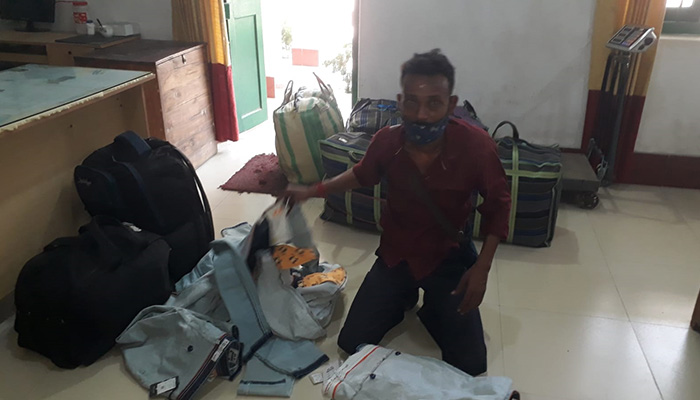 আখাউড়া স্থলবন্দরে ঈদকে সামনে রেখে তৎপর লাগেজ পার্টি