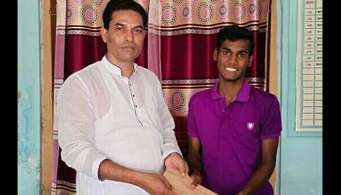 সততার এক উজ্জল দৃষ্টান্ত স্থাপন করলেন ফেনীর এক শিক্ষার্থী