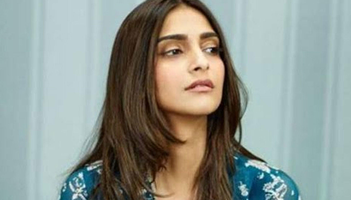 পুরুষের লোলুপ দৃষ্টি নিয়ে ক্ষুব্ধ সোনম কাপুর