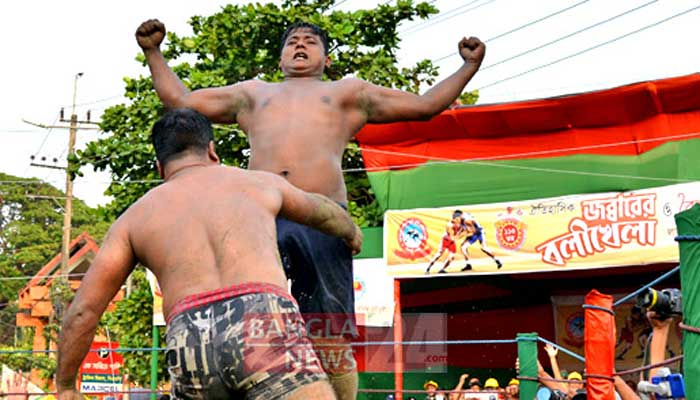 চট্টগ্রামে জব্বারের বলী খেলায় চ্যাম্পিয়ন জীবন বলী