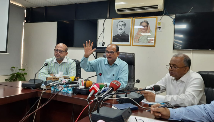 এবার ট্রেনের টিকেট কাটতেও লাগবে জাতীয় পরিচয়পত্র