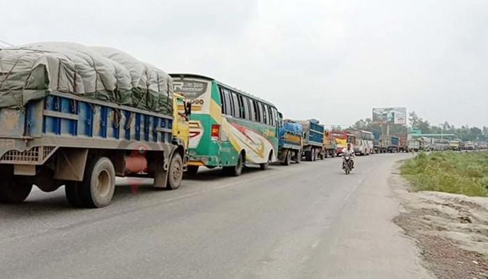 সিরাজগঞ্জের মহাসড়কে ১৫ কিমি যানজট