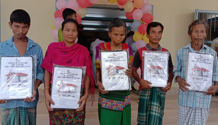 রামগড়ে আশ্রয়ণ প্রকল্পের জমি ও ঘর পেয়ে খুশি আদিবাসীরা