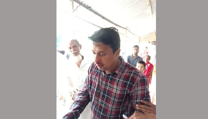 নবীনগরে ইভটিজিংয়ের প্রতিবাদ করায় শিক্ষক লাঞ্ছিত