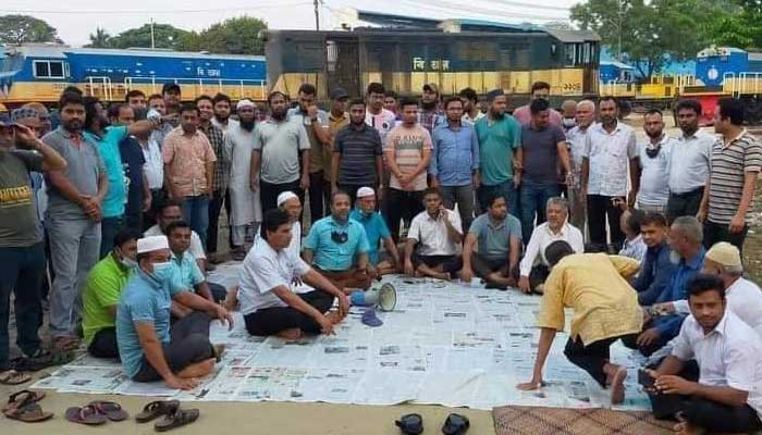 ধর্মঘটে সারা দেশে ট্রেন চলাচল বন্ধ, দুর্ভোগ চরমে