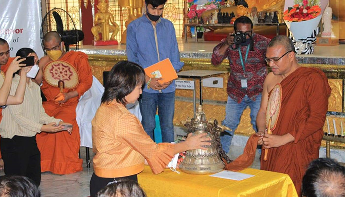 আন্তর্জাতিক বৌদ্ধ বিহারে ঘণ্টা দান করলেন থাই রাষ্ট্রদূত