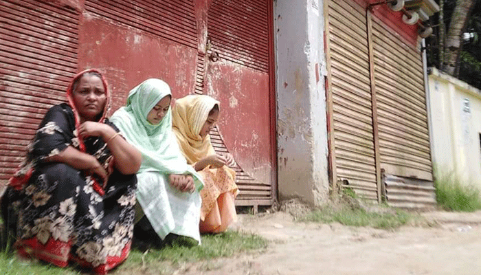 হত্যাচেষ্টা, সম্পত্তি আত্মসাৎ: প্রবাসীর স্ত্রীকে ঘরছাড়া করলেন পুত্রবধূ