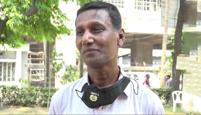 ২৮ দিন পর ক্লাসে ফিরলেন বিজ্ঞান শিক্ষক হৃদয় মণ্ডল